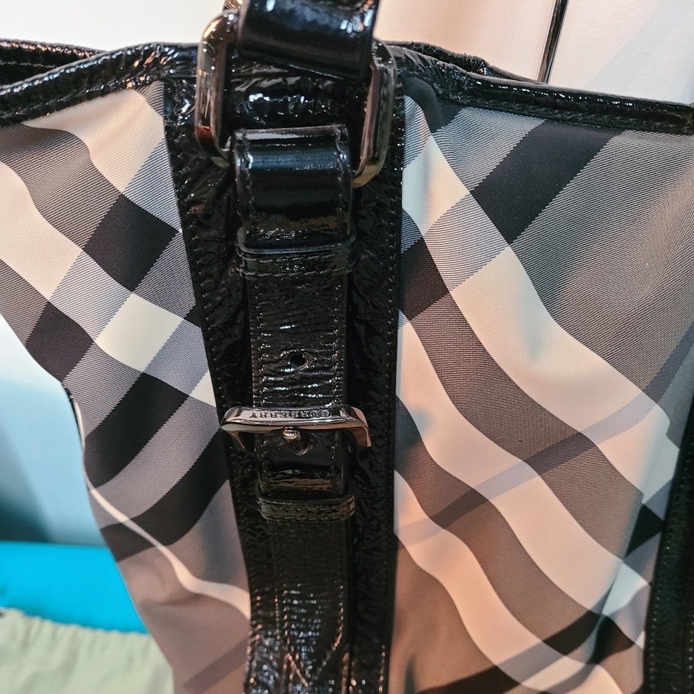 Burberry Check Tote - Picture 6 of 16